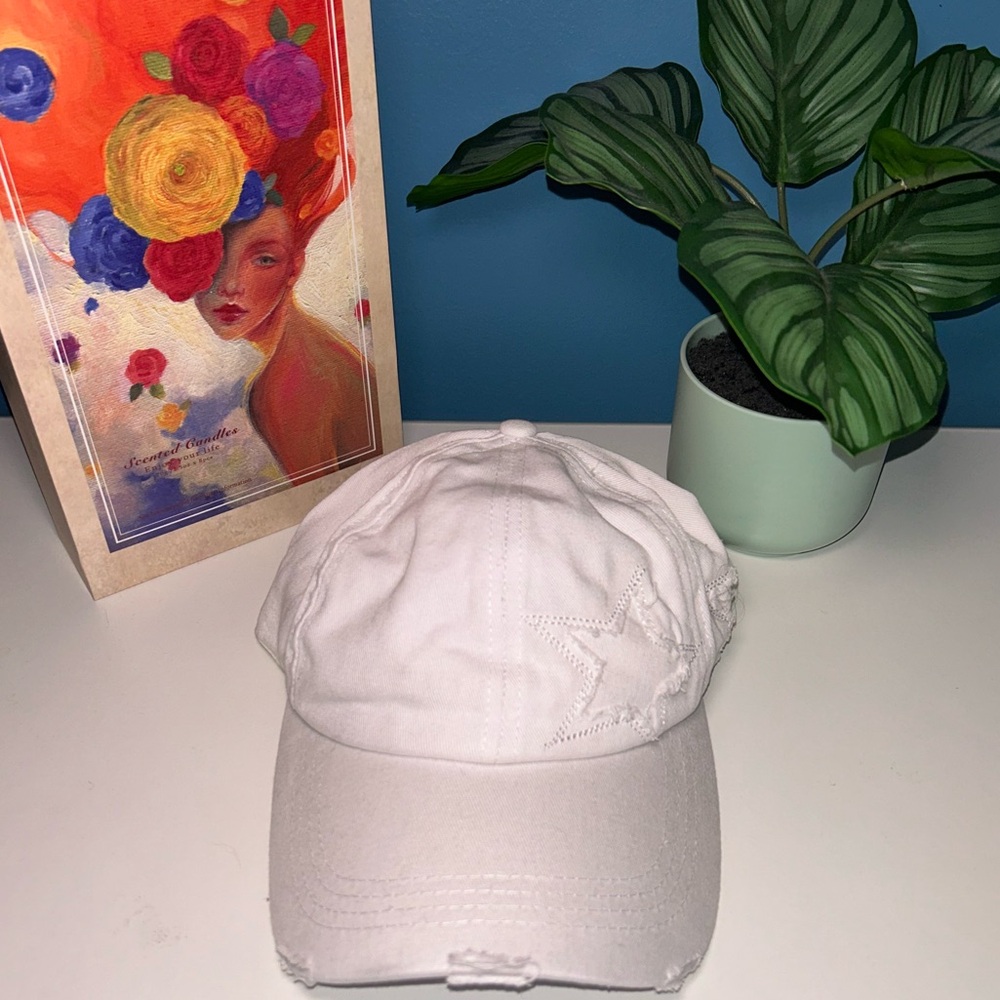 WOMENS WHITE STAR EMBROIDERED CAP